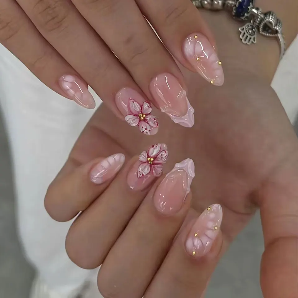 24 piezas de uñas postizas almendradas estilo Y2K con flores 3D de gel blanco, decoradas con cuentas doradas, para parches de manicura francesa 2