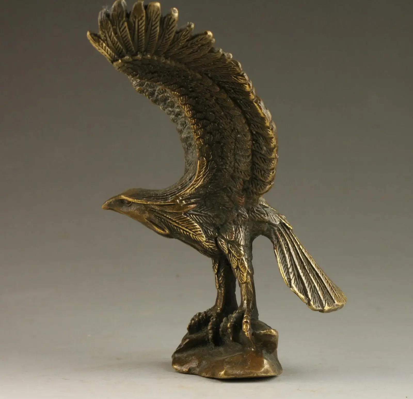 Collection Chinese Brass Carved  Animal A Great Hawk Spreads Its Wings Exquisite Small Statues Gift