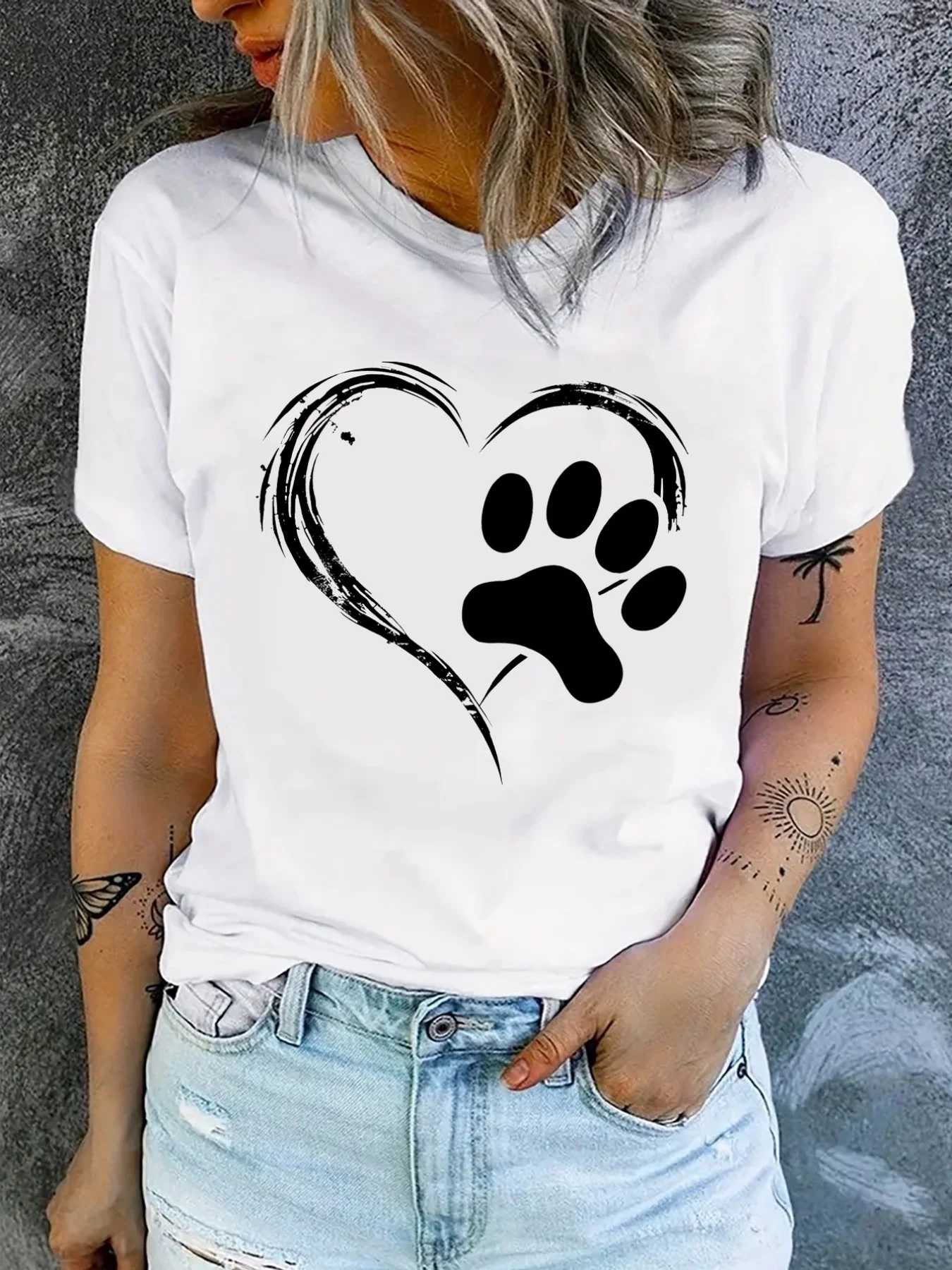 Short-sleeved T-shirt with love dog paw print, your best choice for spring and summer