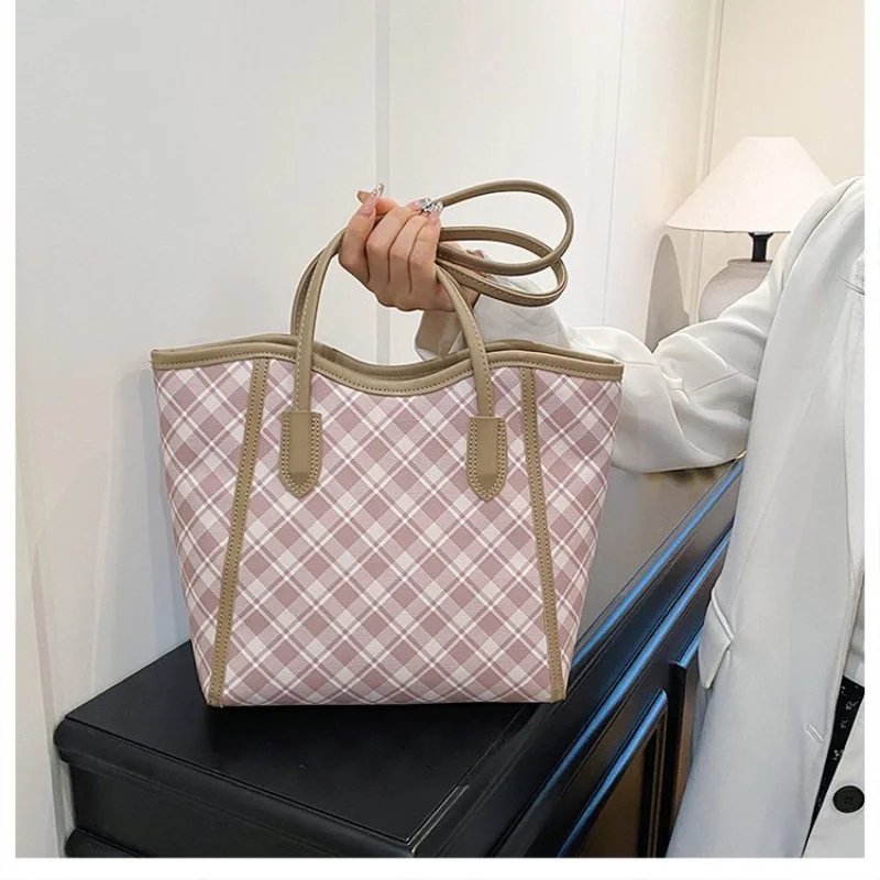 

Ladies Handbag Made Of Forest-Printed Leather Featuring Paris Trendy Vintage Lightweight Daily Modern Style​