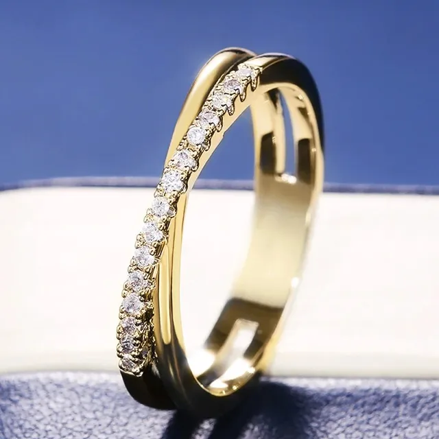 Huitan Classic Simple X Shape Cross Women Ring Luxury CZ Stone Mix Metal Color Wysokiej jakości pierścionek zaręczynowy Codzienny, wszechstronny design
