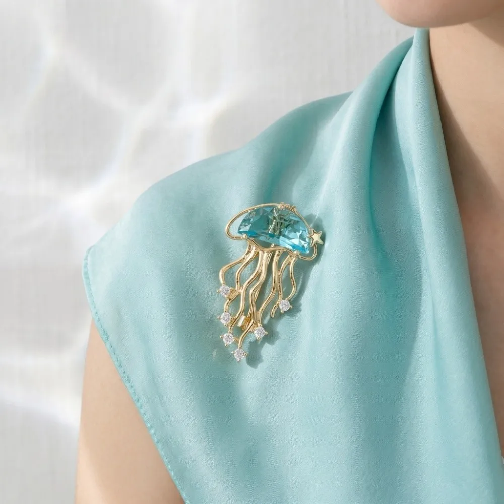

Delicate Rhinestone Jellyfish Crystal Lapel Pins Light Luxury Cute Bohemian Style Brooch Hollow Alloy Badge Pin Gifts