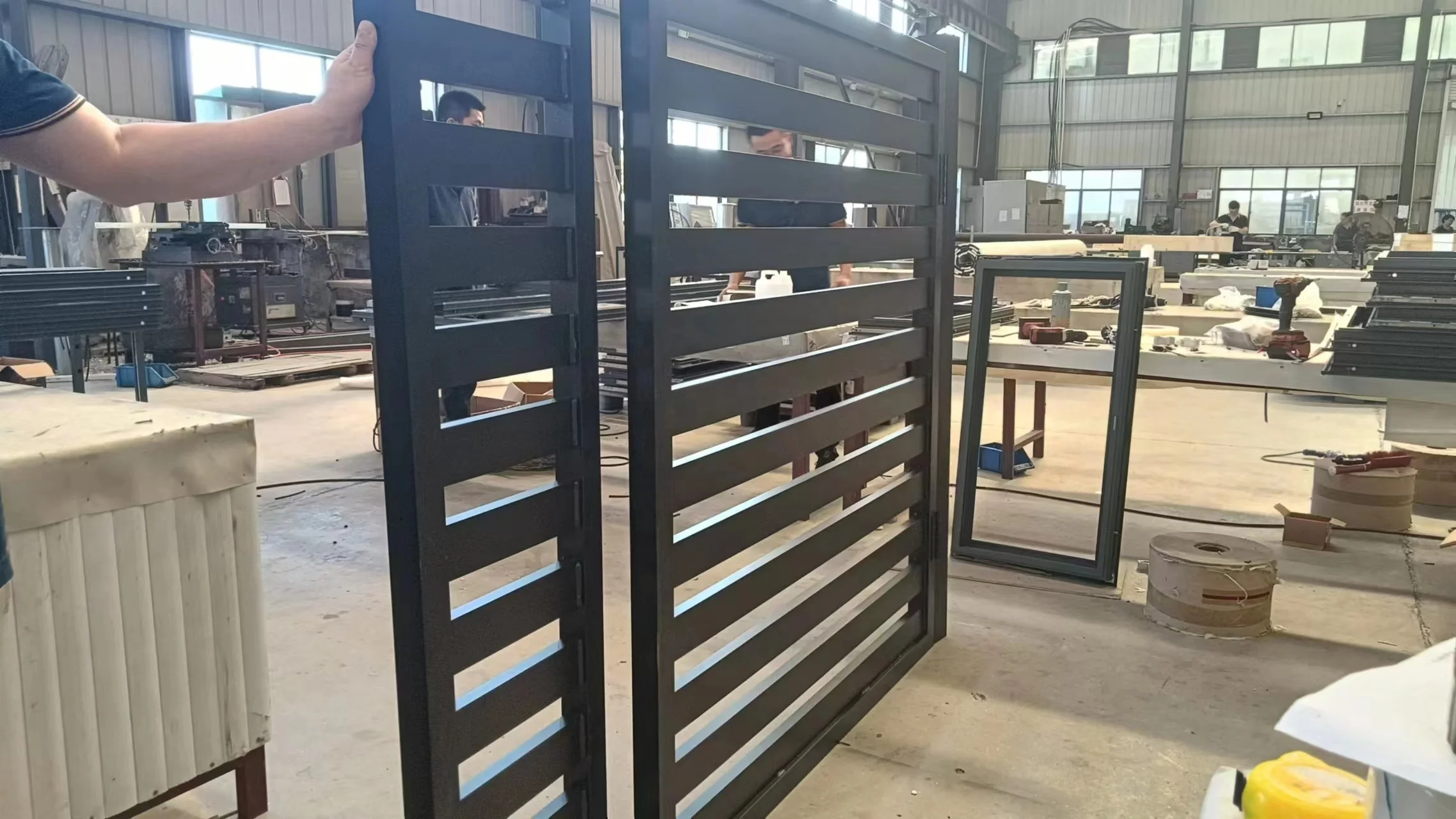 DUTRIEUX التصميم الحديث التلقائي دليل الألومنيوم الفولاذ المقاوم للصدأ سوينغ بوابة السياج باب كهربائي مع قفل النظام الذكي #4