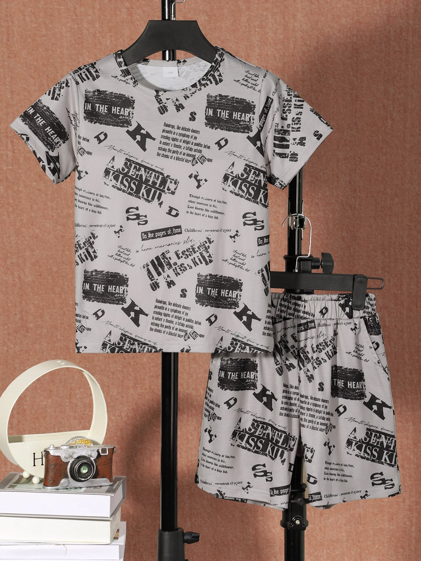 Tween Boys Retro Newspaper Print Short Sleeve Shorts Set Outdoor Casual Wear Spring/Summer Comfortable Fit Outfit for Kids