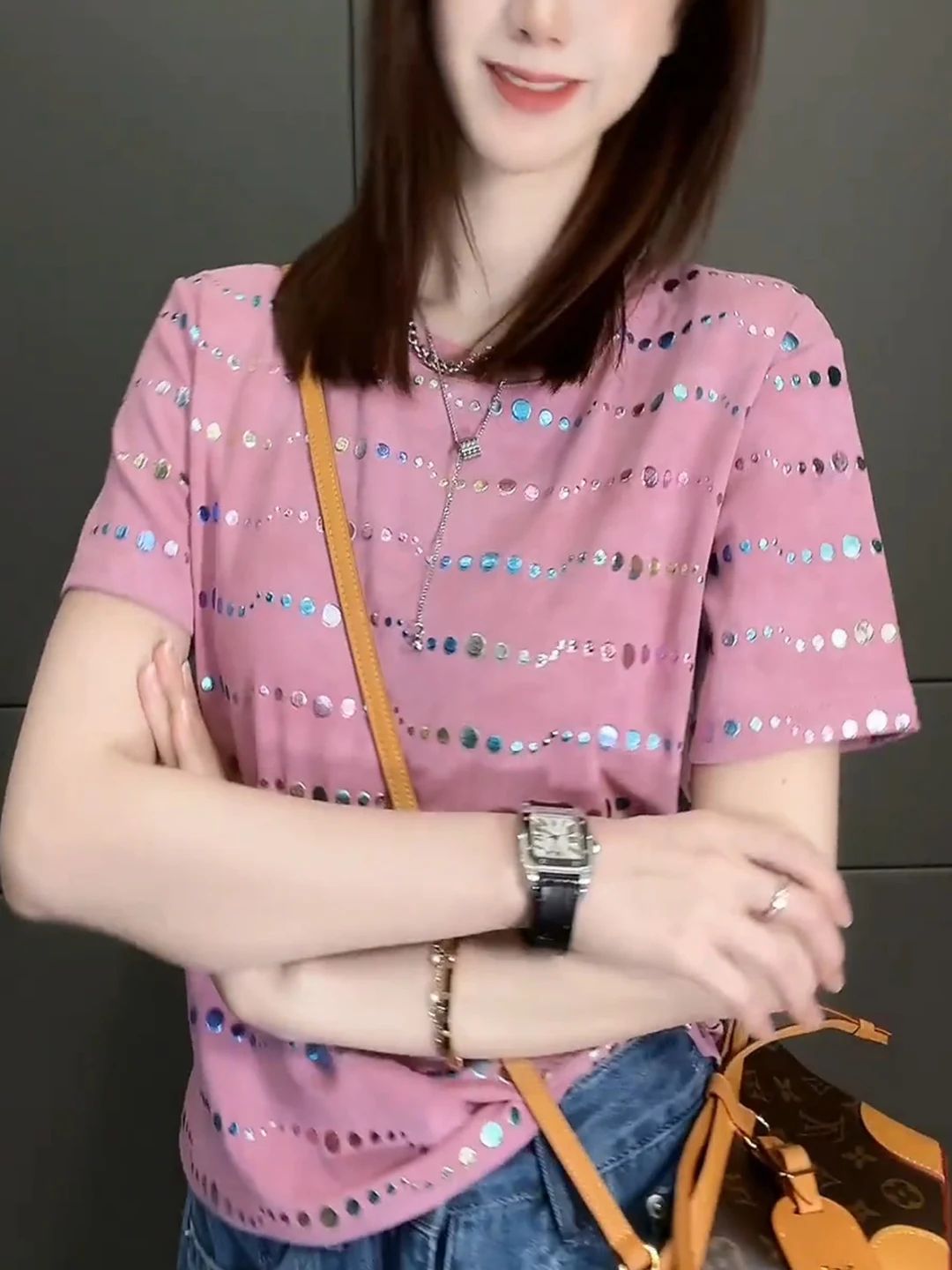 

Summer 2025 Women's round Ne ort Sve T-irt Faionable Simple Stripe High-end Top Korean Sle Loose Fit Daily Wear