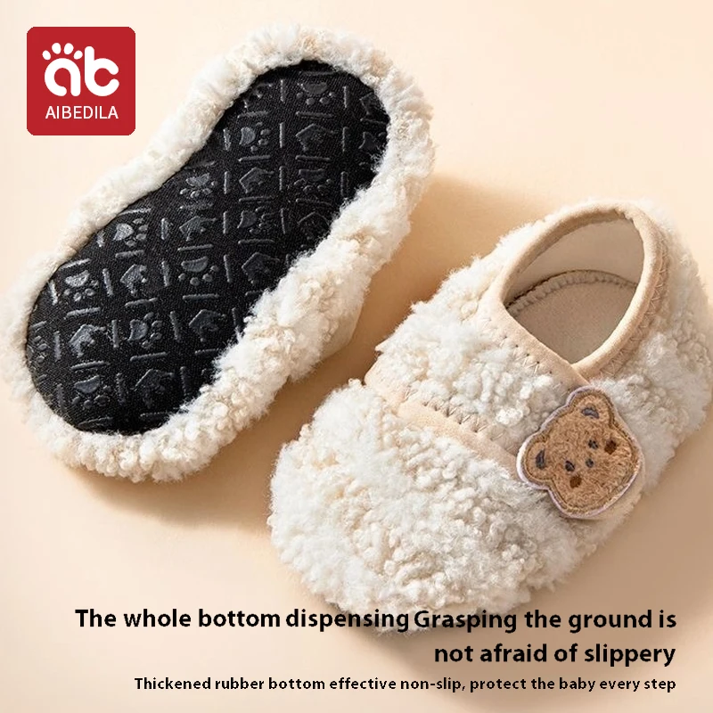 شباشب شتوية دافئة للأطفال الصغار أحذية جورب أرضية قطيفة للأولاد والبنات أحذية مشي ناعمة مضادة للانزلاق أحذية أطفال للمنزل الداخلي