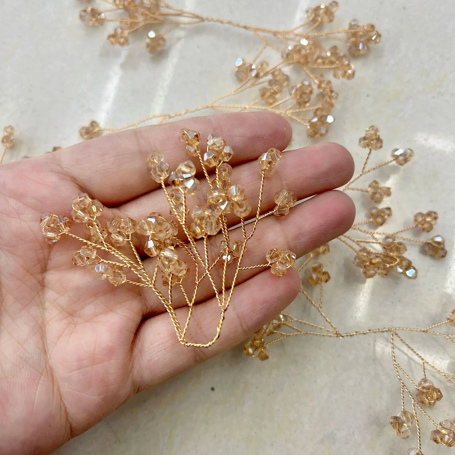 Acessório de Cabelo Coreano em Cobre com Fio Torcido à Mão, Decoração em Estilo Antigo com Folhas de Cristal