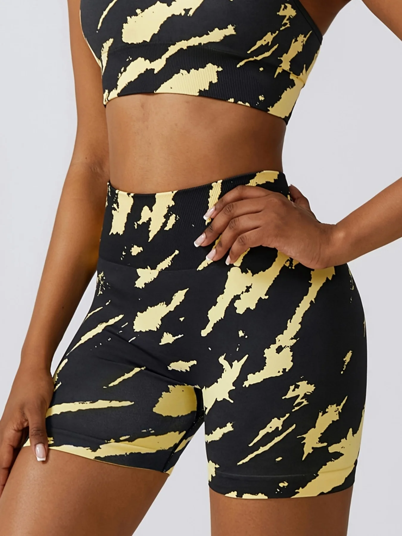 Seamless high waisted and hip lifting Tie dyeing exercise yoga shorts