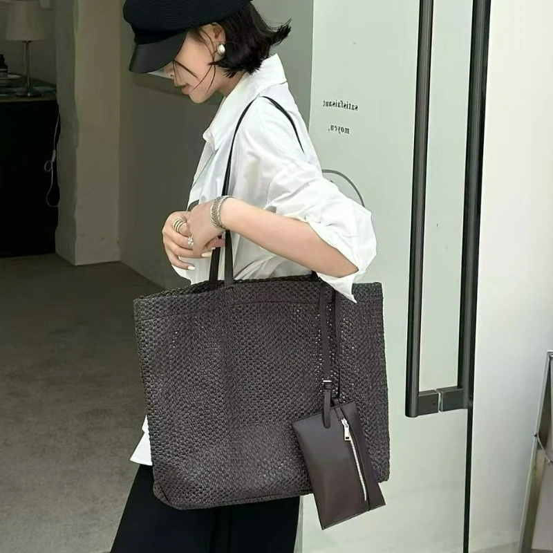 

Bohemian Style Large Capacity Woven Handbag New Summer Travel Bag, Fashionable and Versatile Commuter Shoulder Bag for Shopping