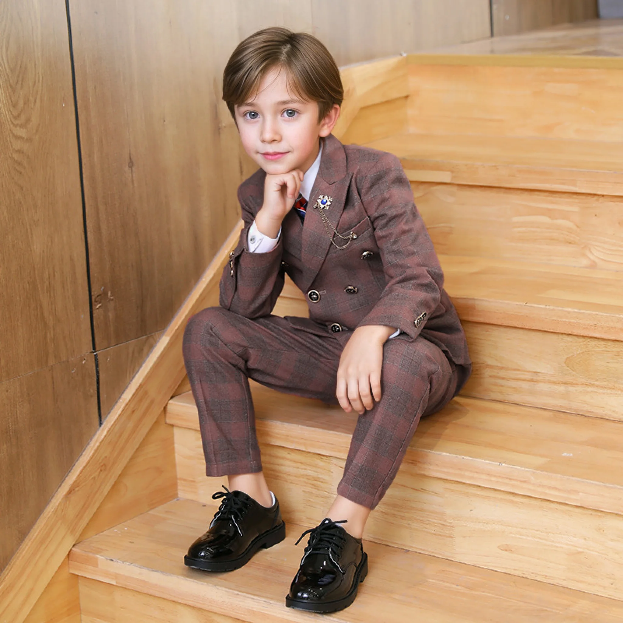 

Комплект костюма для мальчиков от 1 до 11 лет, детская куртка, жилет, брюки, галстук, брошь, комплект из 5 предметов, наряд для свадьбы, дня рождения, детский костюм для выступлений