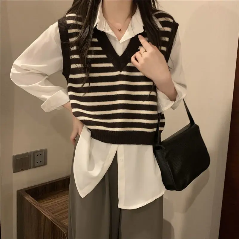 Spring Autumn Loose Black White Striped V-neck Casual Tanks Sleeveless Youth Knitting Vest Top Fashion Vintage Women Clothing