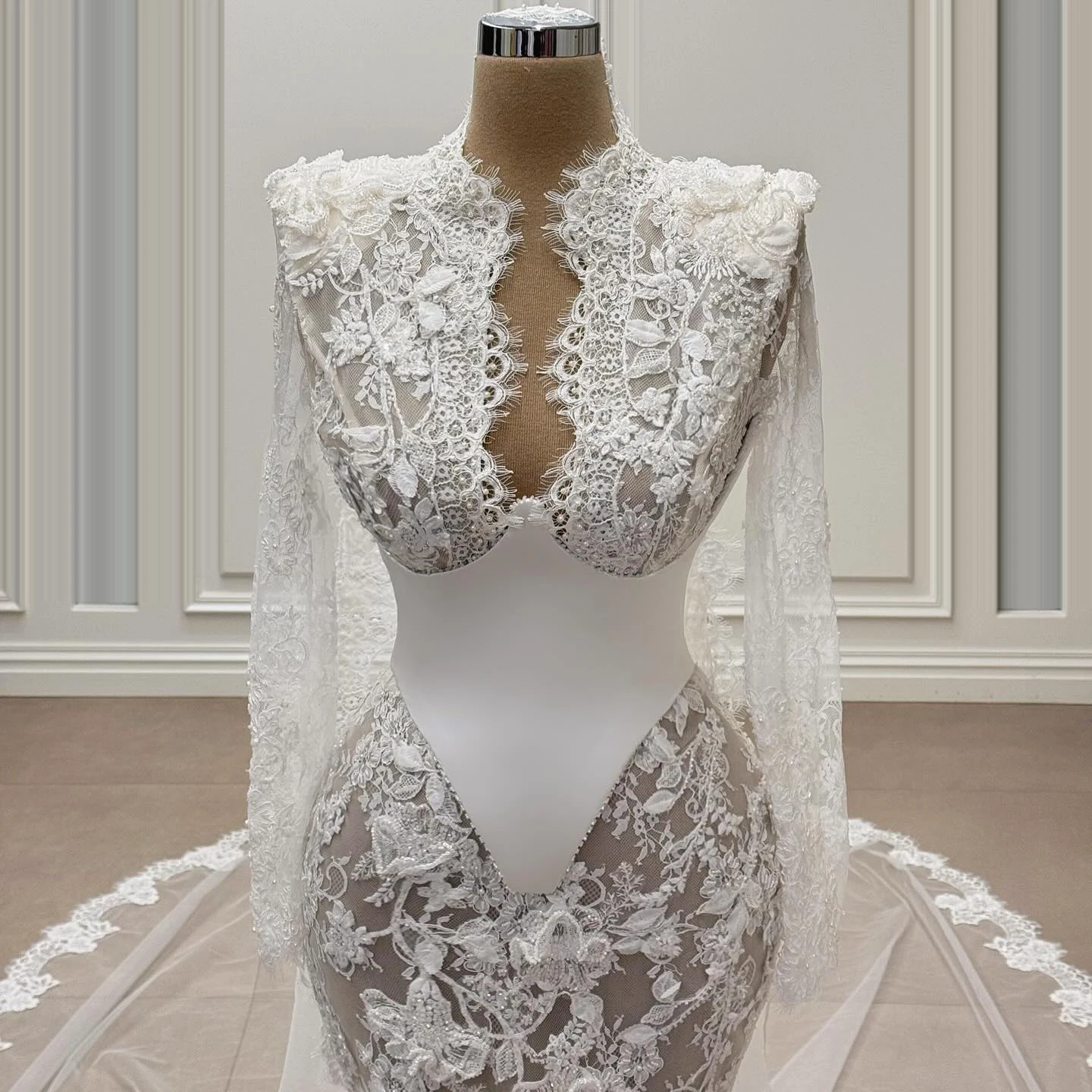 

Ivory V Neck Mermaid Lace Wedding Dress Long Dubai Saudi Arabic Bridal Gown for Party Prom New Style