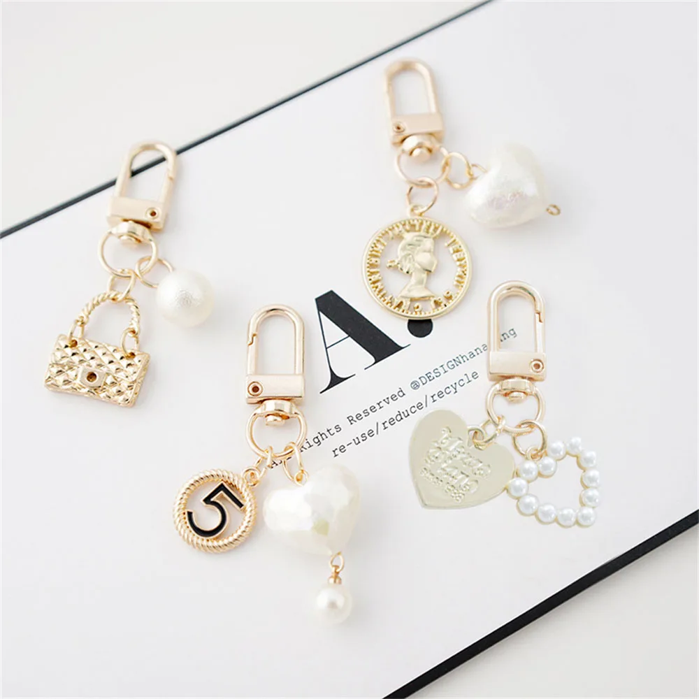 Fashion Imitation Pearl Heart Keychains Cute Geometric Keyrings Earphone Case Pendant Accessories Car Keyholder Gifts