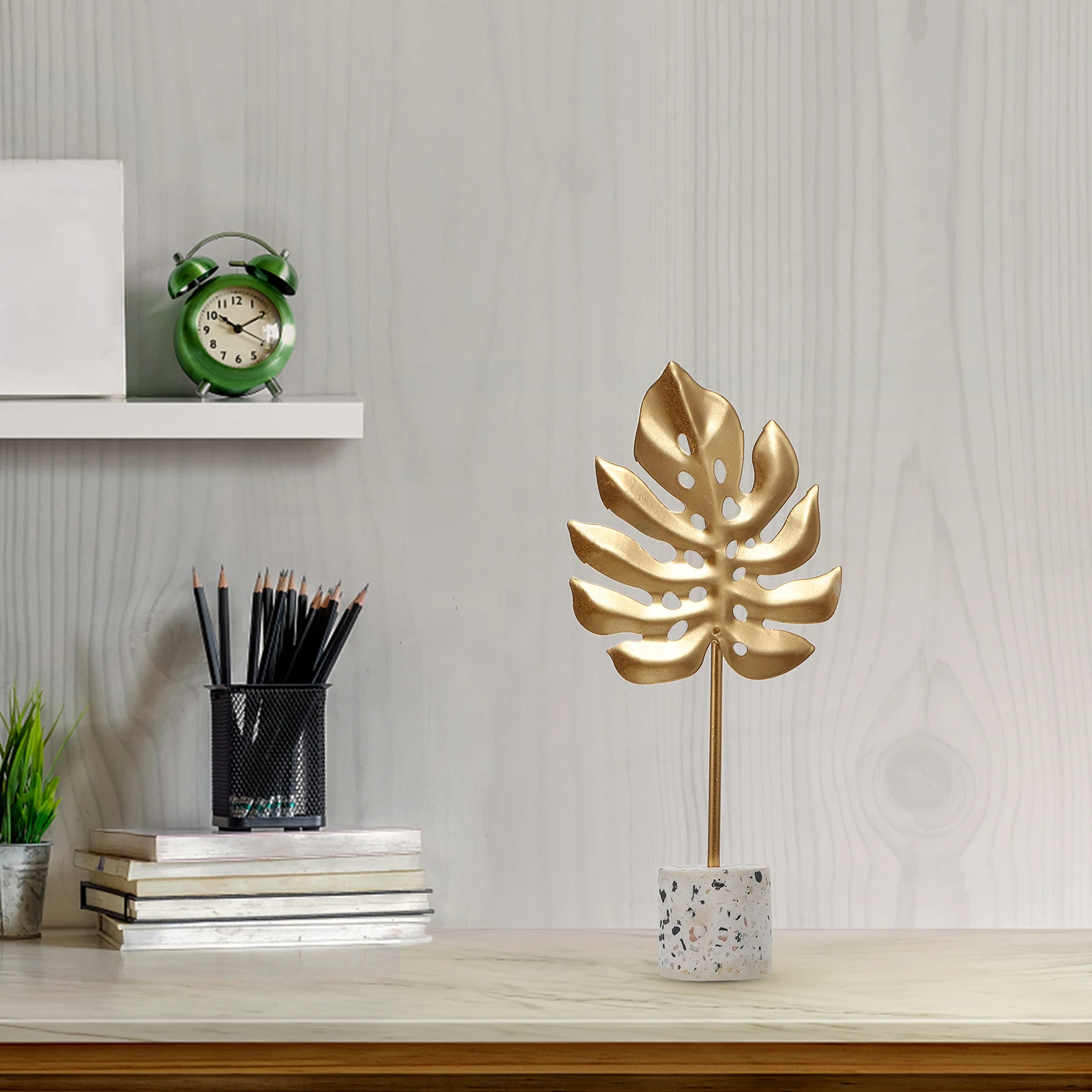 

4pcs Leaf Iron Desktop Ornament Electroplated Golden Vintage Resin Terrazzo Base Home Office Banquet Decor Creative Elegant