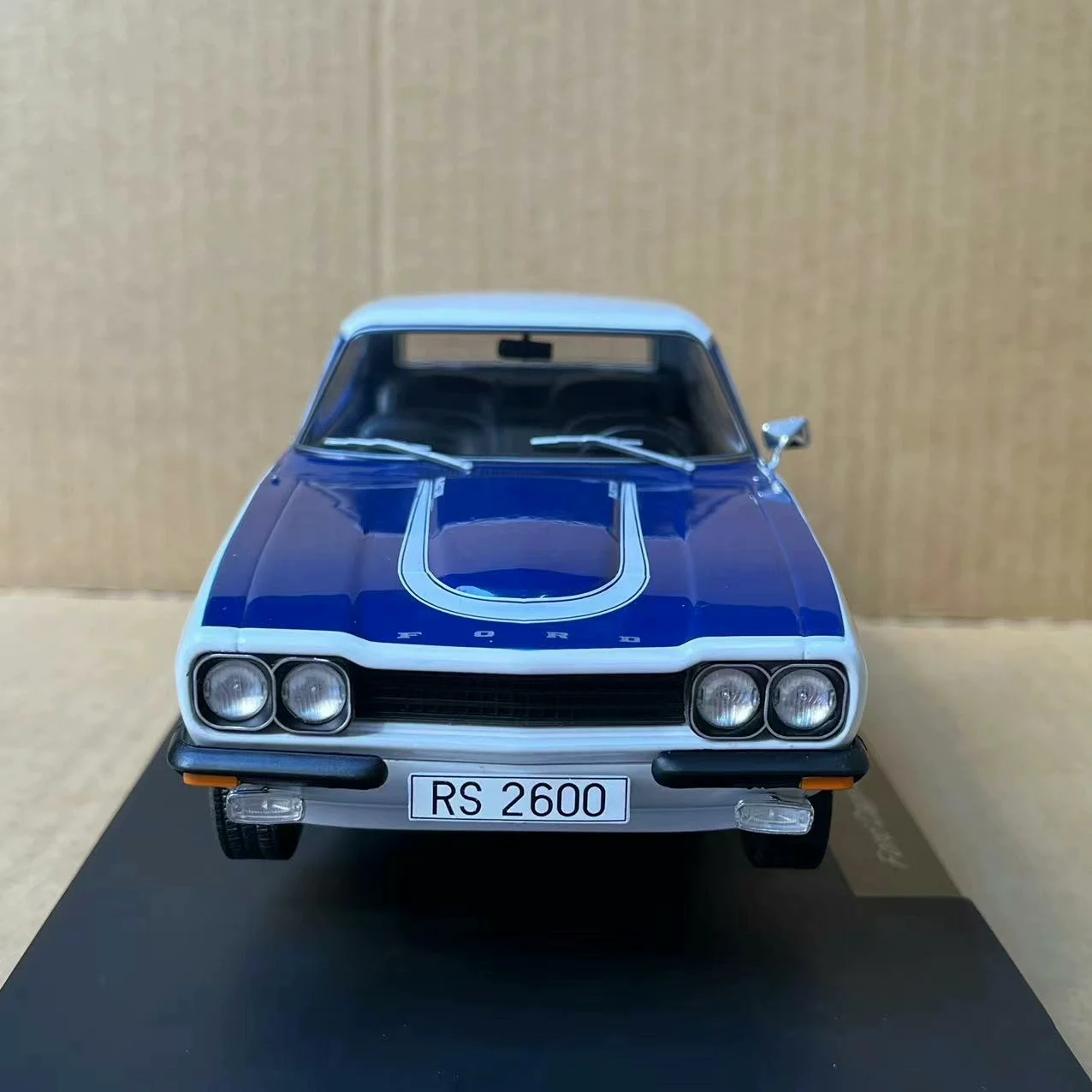 Diecast 1:18 Scale FORD CAPRI 1973 Simulation Alloy Car Model Toy Collectible Gifts Ornaments