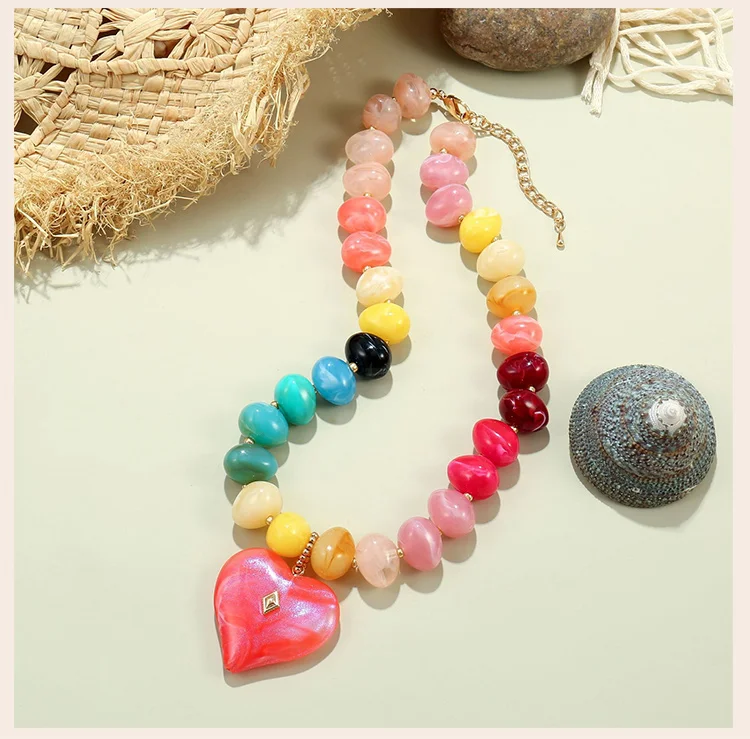 Regenbogen-Harzperlen-Halskette für Frauen, Großer Herzanhänger mit Kristallbesatz, Dopamin Sommer Strand Y2K Statement-Schmuck – Detail 6