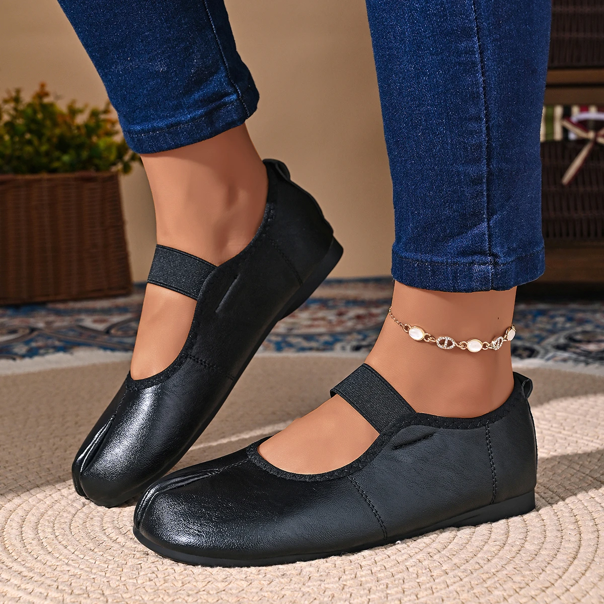 Retro Split Toe Pig Trotter Flat Ballet Shoes Autumn Designer Tabi Ninja Mary Jane Shoes Fashion Soft Sole Outdoor Driving Shoes