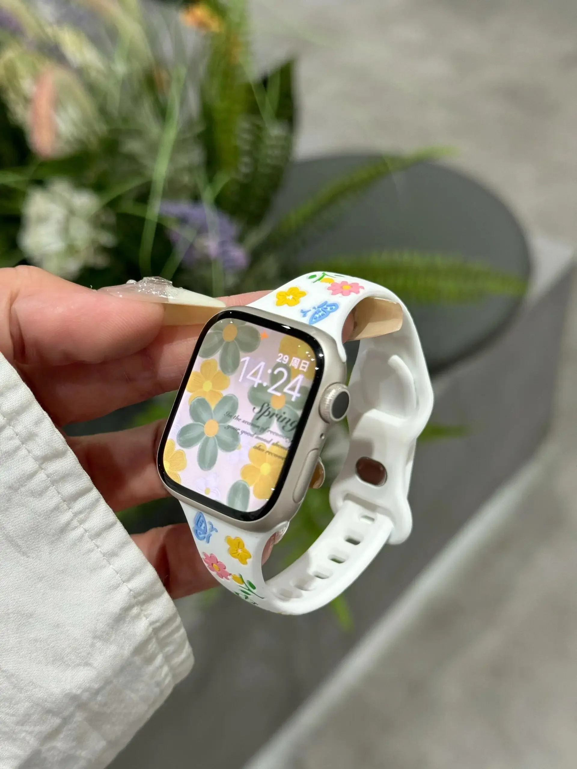 Модный силиконовый ремешок с цветком для Apple Watch, женский ремешок серии 10/9/8/7/6/5/4, 38 мм, 40 мм, 41 мм, 42 мм, 44 мм, 45 мм, 46 мм, 49 мм