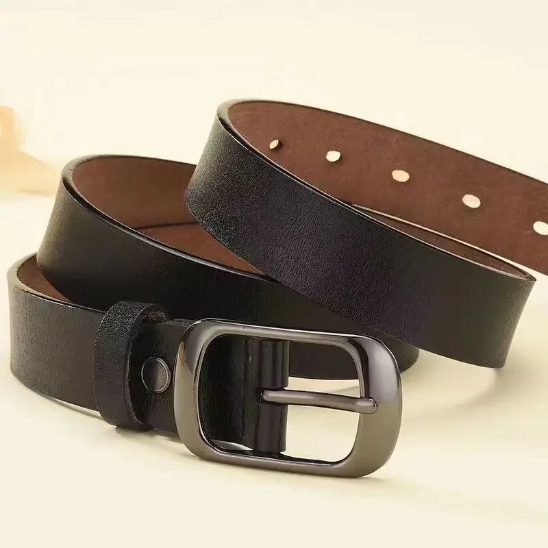 حزام جينز بسيط على الموضة بحزام نسائي جديد لعام 2025 مع حزام بإبزيم أسود للفصول الأربعة