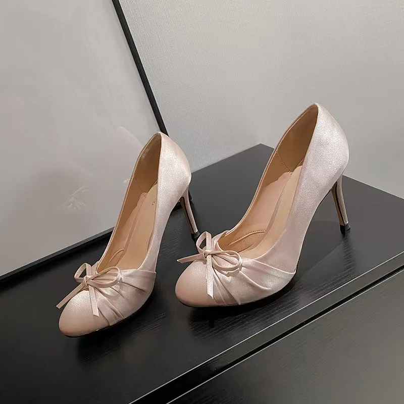 

Туфли-лодочки на тонком каблуке с круглым носком и бантом-бабочкой, из атласа, на высоком каблуке, весенне-осенние, с неглубоким вырезом, новинка 2026 года