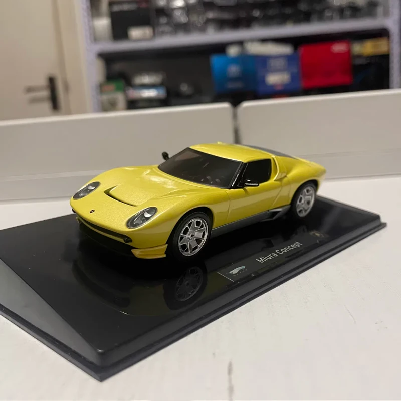 Model odlewany ciśnieniowo Miura Concept w skali 1:43, wykonany ze stopu, symulacja klasycznej dekoracji, hobby, pamiątki, kolekcja, ekspozycja statyczna.