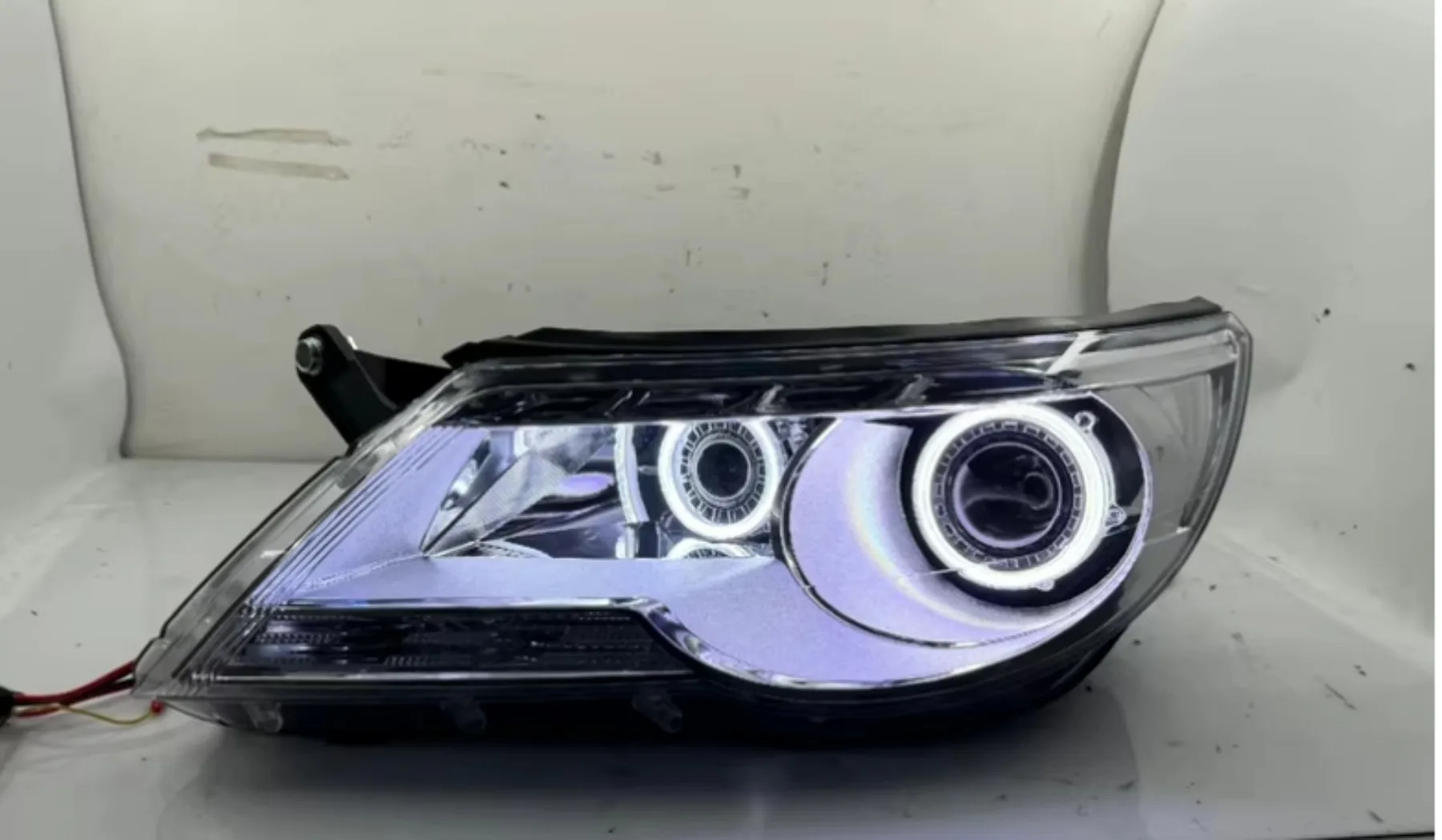 

Автомобильная фара в сборе, линза «ангельские глазки» для Volkswagen vw Tiguan 10-12, указатель поворота