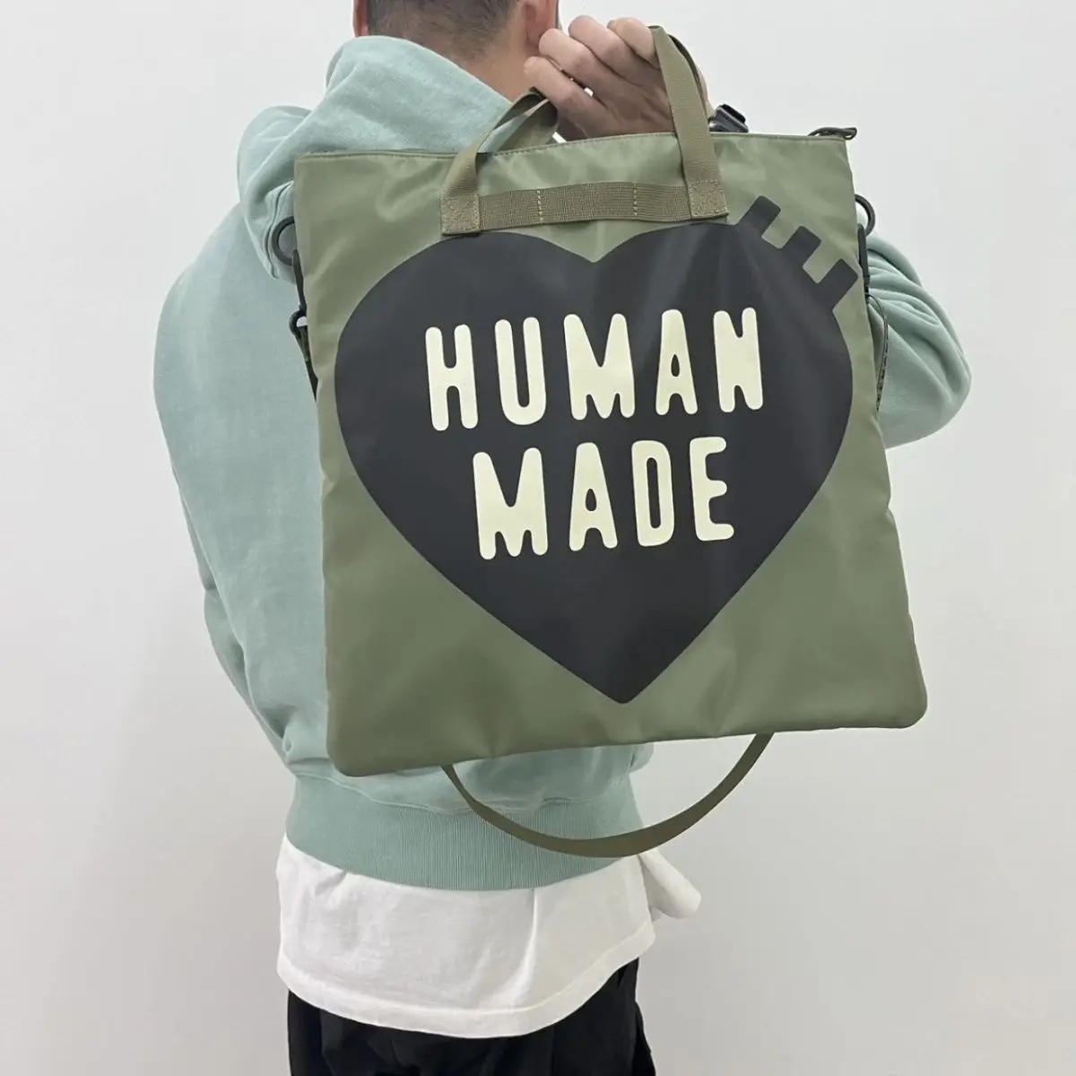 sac-a-outils-en-toile-human-made-imprime-logo-cœur-sac-a-bandouliere-multi-poches