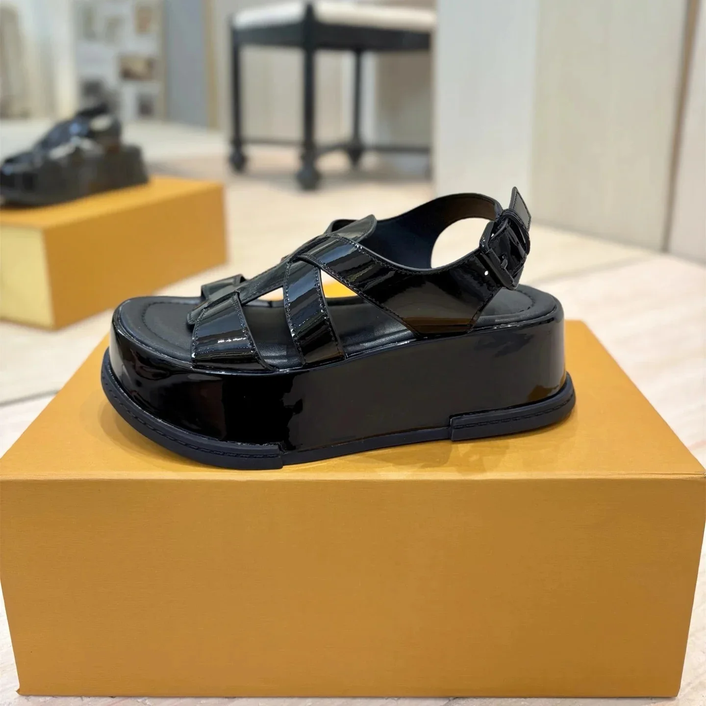 

Shoes Women Size35-42 Patent Leather Sandals Flat Platform Summer Beach Flats Buckle Strap Designer Shoes Zapatillas De Mujer