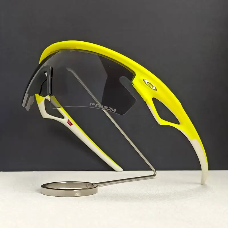 

Unisex Photochromic Cycling Sunglasses - Polarized Bike/Running Glasses, Light-Adaptive Sports Eyewear