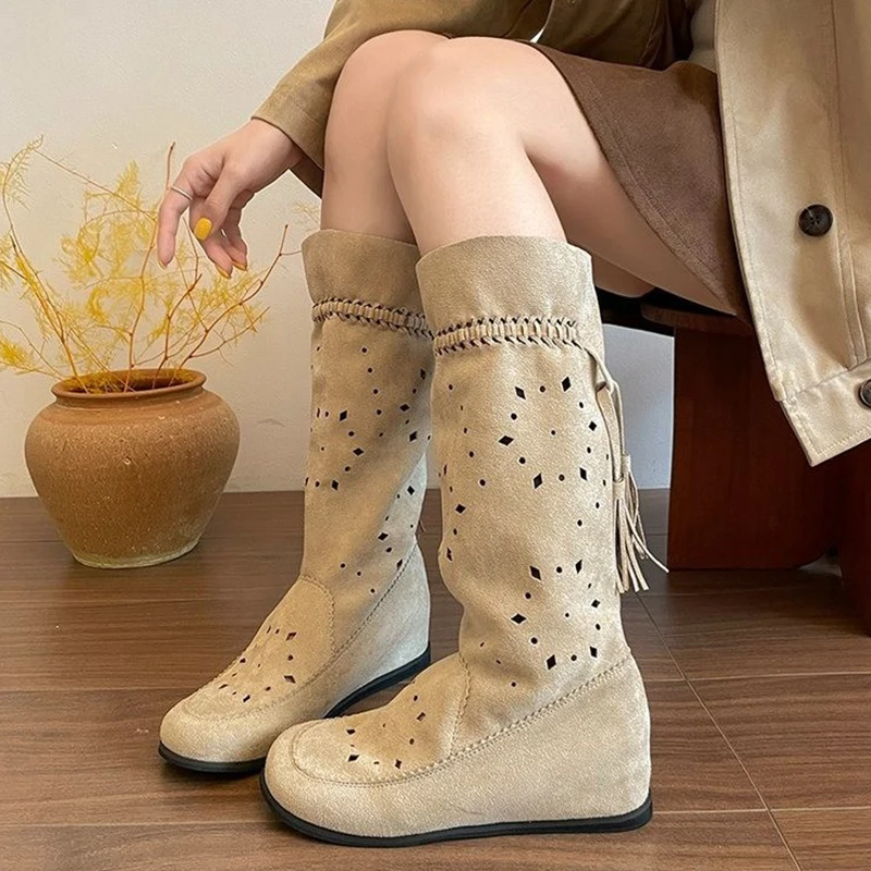 Botas Altas hasta la Rodilla con Flecos y Diseño Calado para Mujer, de Ante Sintético, con Cuña Oculta, Estilo Bohemio, Casuales, Transpirables y Cómodas para Verano