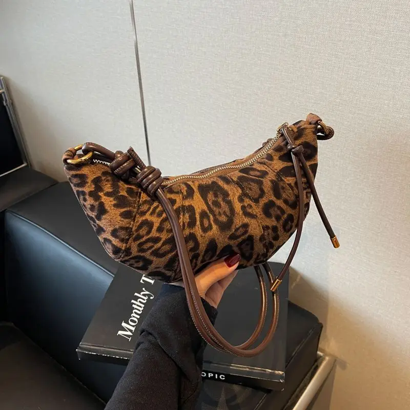 

Niche Leopard Print Bag for Women Retro Frosted Crossbody Bag Fashionable Single-Shoulder Horn Bag