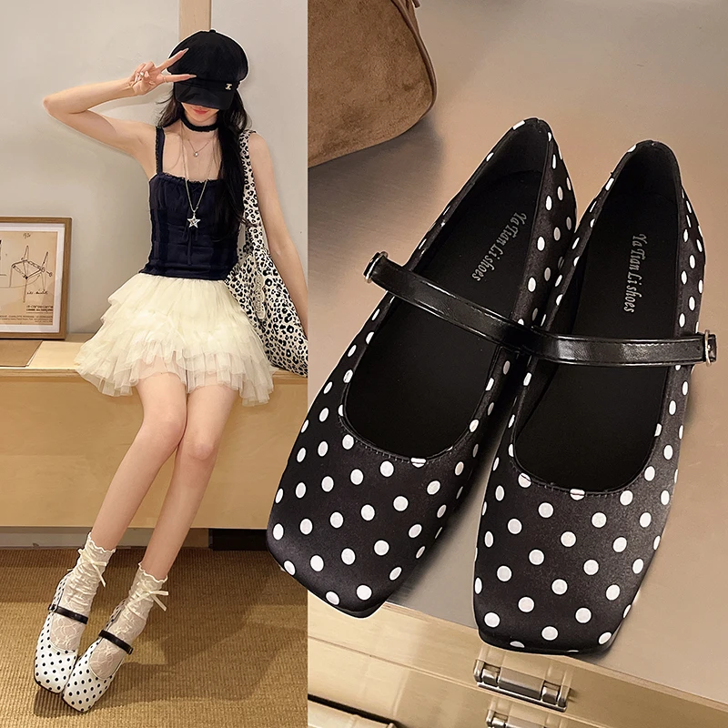 

Новые модные женские туфли 2026 года: балетки с пряжкой, туфли Мэри Джейн в горошек, женские туфли с квадратным носком