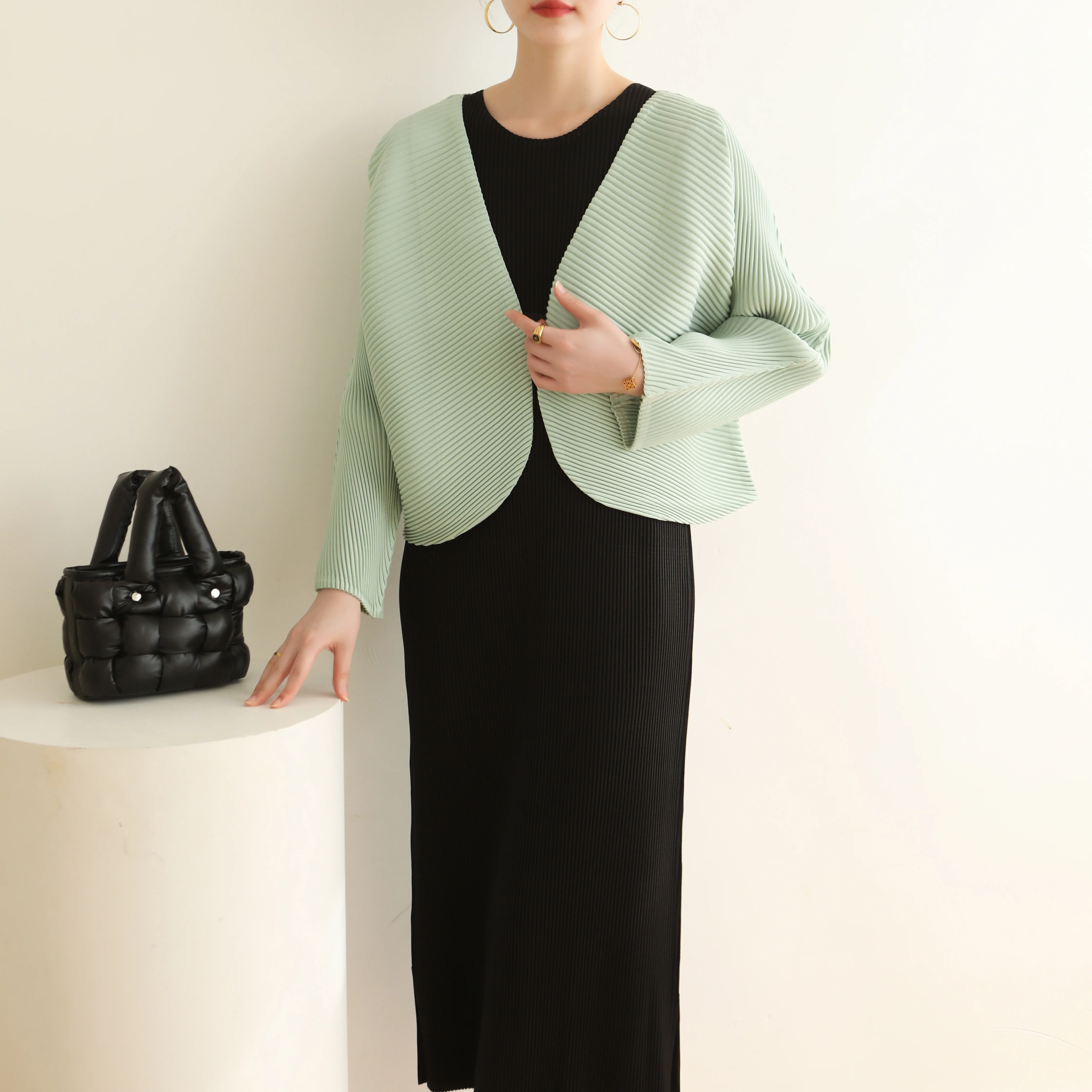 

2024 early spring new high-end pleated slim look with leisure cardigan shell long-sleeved coat