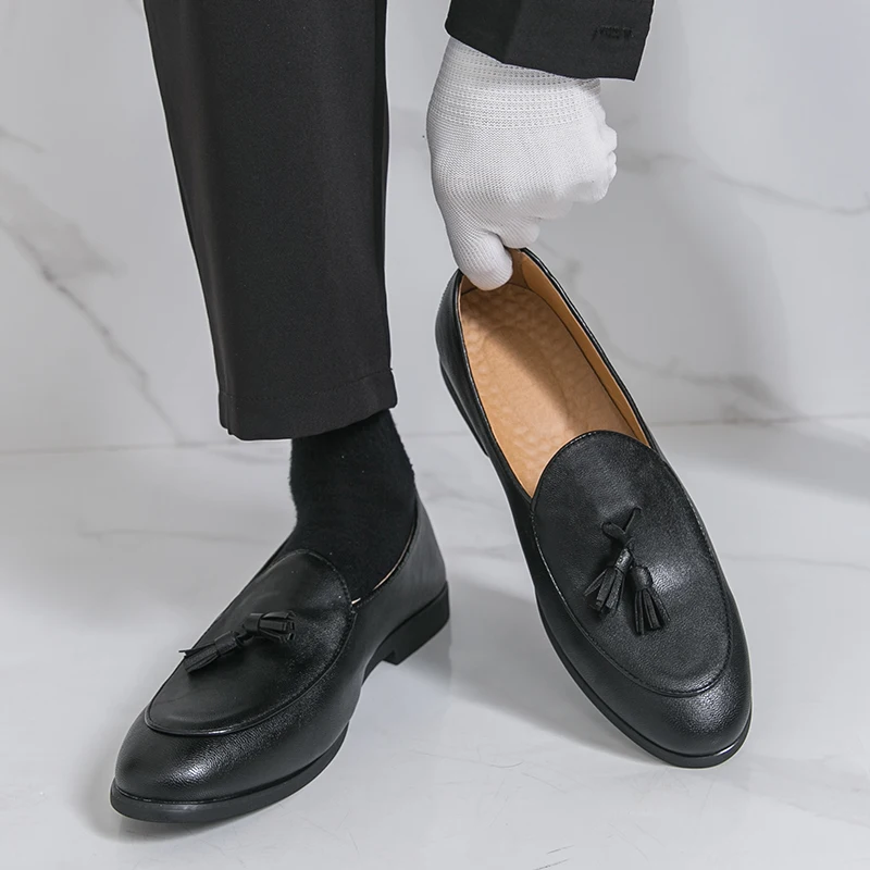 

Men Loafers PU Solid Color Tassel Decoration Trend Classic Business Formal Men Shoes Size 38-46