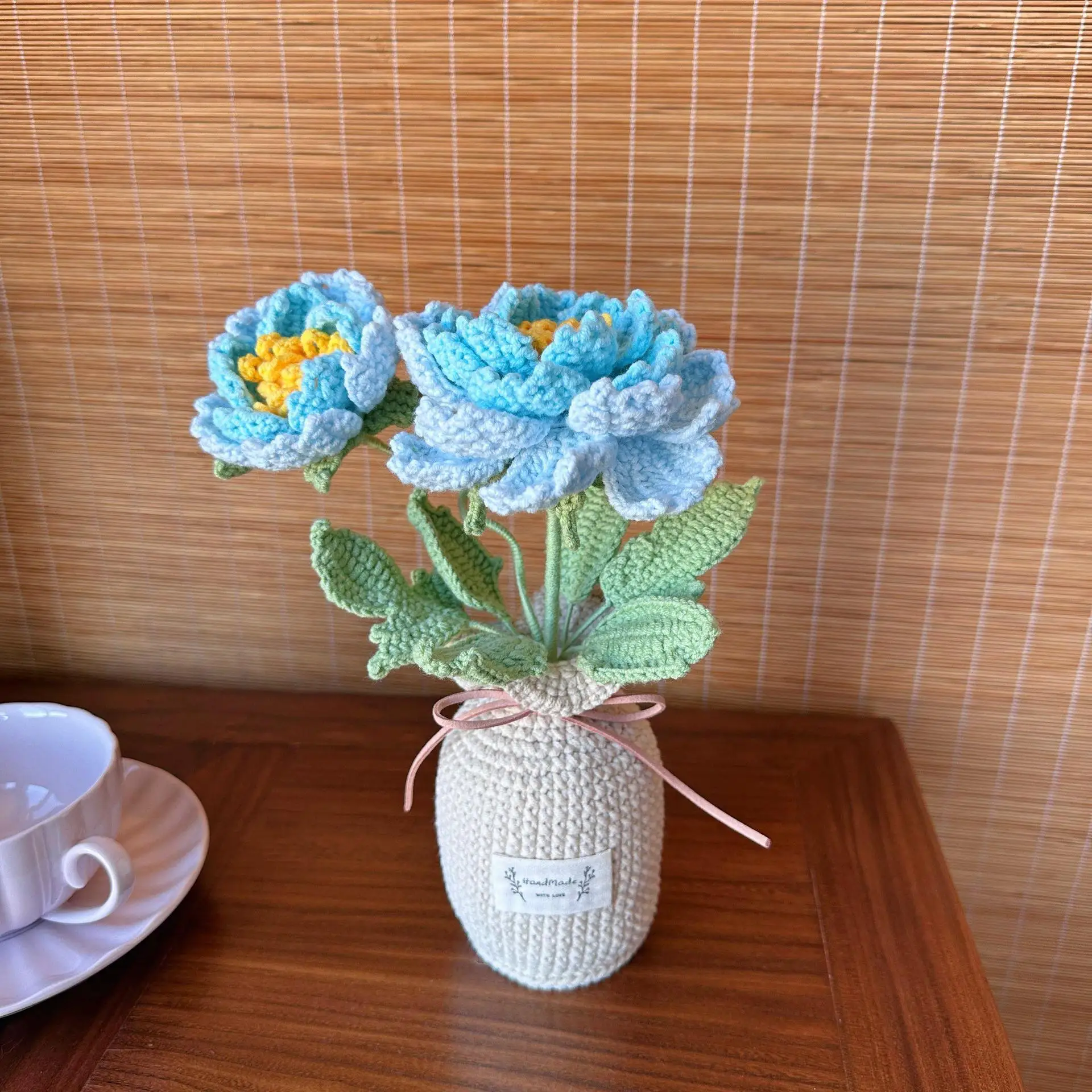 Finished hand-crocheted lotus potted plant bouquet, made of wool, perfect for Christmas gifts and home decoration