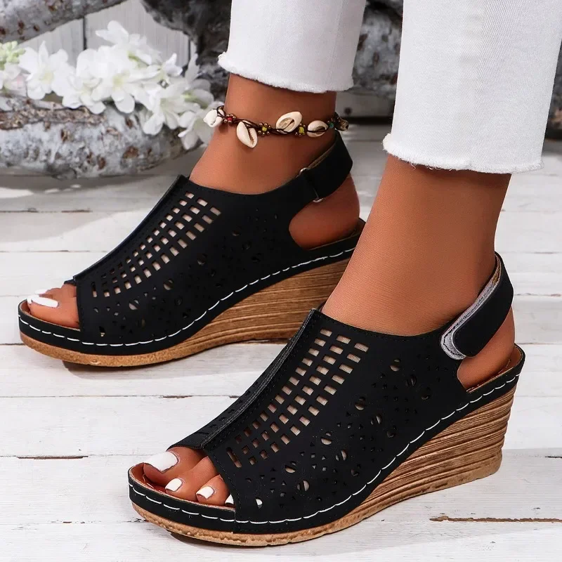 2024 New Summer Women\'s Sandals Fashionable Open Toe Solid Color Large Size Roman Shoes One-line Buckle Women\'s High Heels