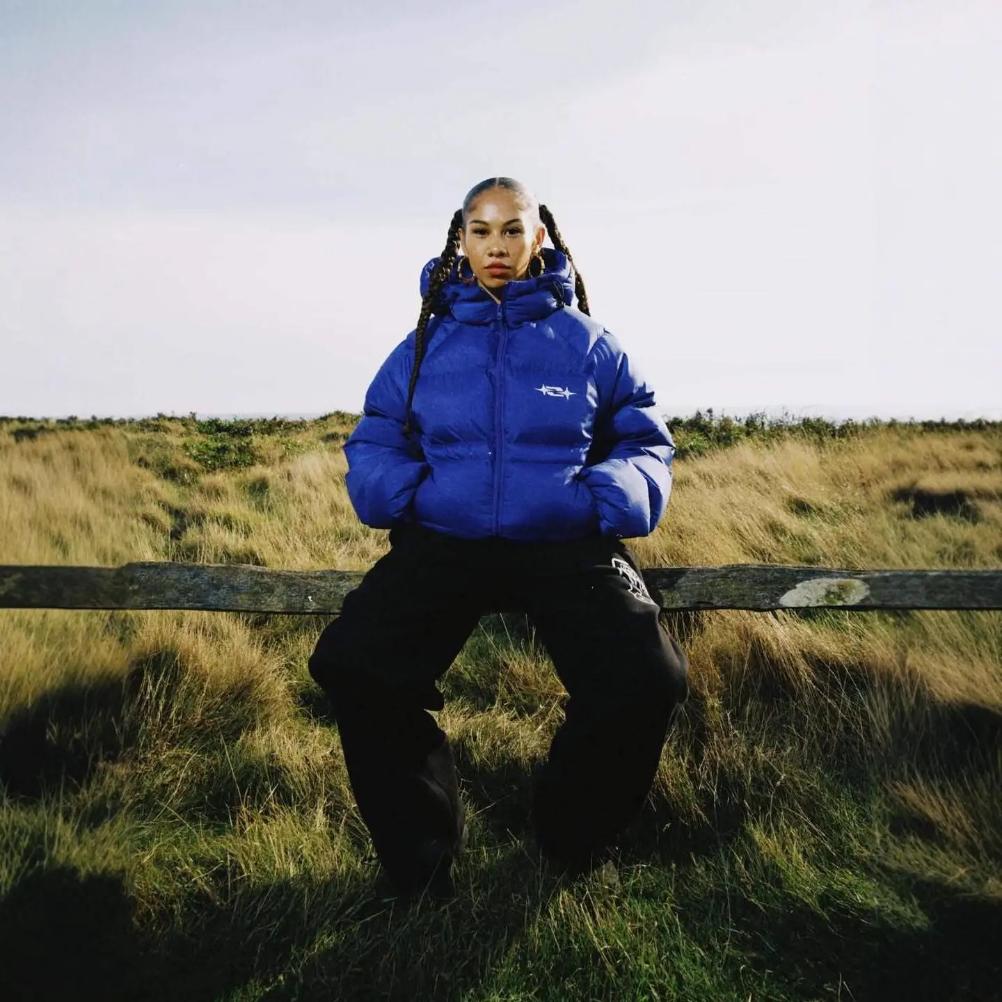 

Модная зимняя уличная одежда 2026: Унисекс повседневная теплая свободная куртка с капюшоном на хлопковой подкладке для пар