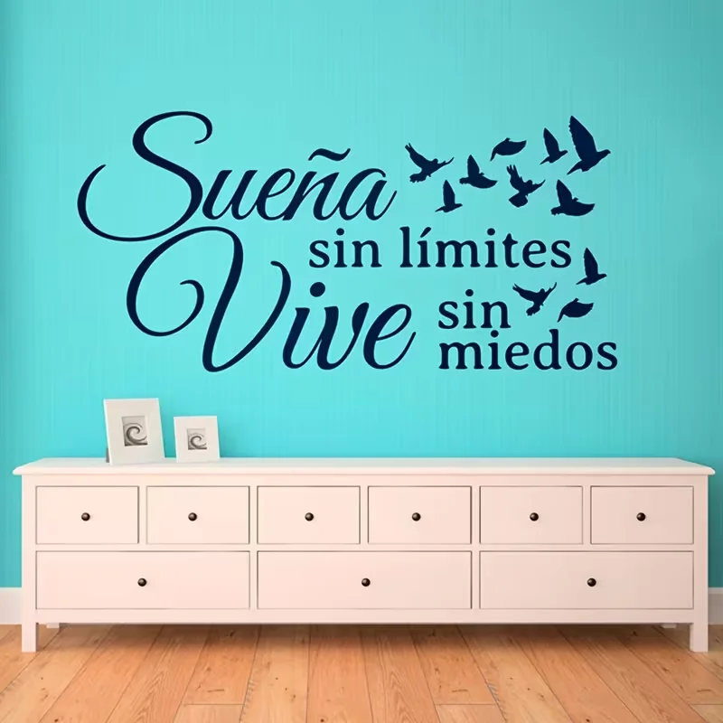 A Spanish Inspirational Quote Wall Sticker That Symbolizes Dreams Without Limits, Perfect for Decorating Your Study, Bedroom, Or