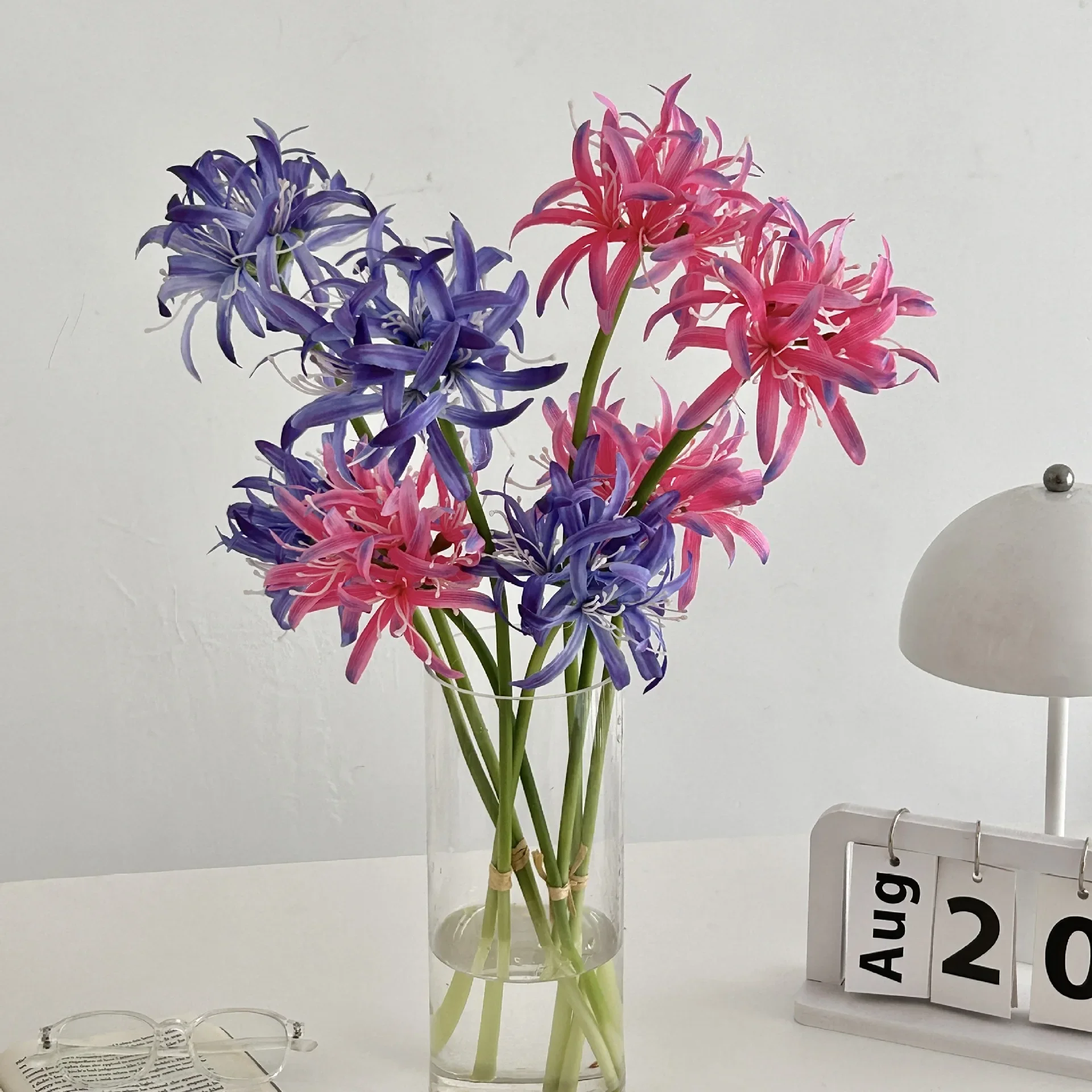 19.7 بوصة زهور الزنبق العنكبوتية الحمراء الاصطناعية لديكور مكان الزفاف Hanfu التصوير الدعامة