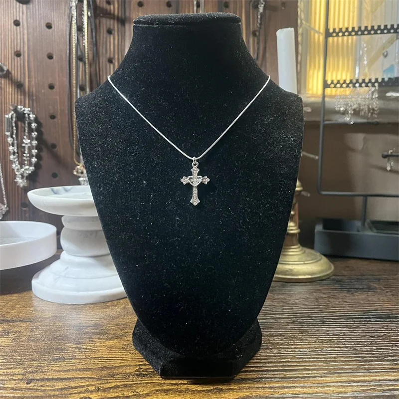 قلادة من الفولاذ المقاوم للصدأ Y2K مصنوعة يدويًا مع قلادة متقاطعة على شكل قلب من حجر الراين الصغير #5