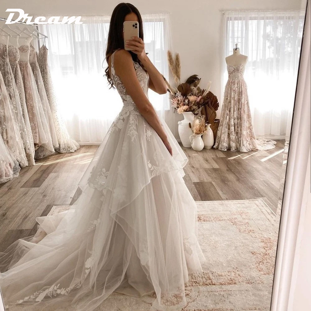 DREAM Customized Tulle Sleeveless Tiered Princess Wedding Dress V Neck Backless Lace Appliques Boho Bridal Gowns Sweep Train