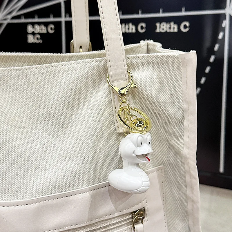 1 قطعة سلسلة المفاتيح الصغيرة الموضة DIY بها بنفسك حامل معدني سلسلة الإبداعية شخصية مضيئة زودياك ثعبان المفاتيح ثعبان كوبرا قلادة الهدايا