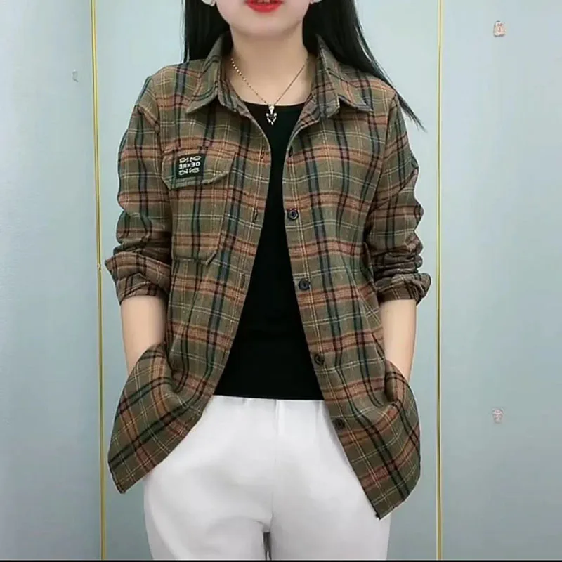 Fashion Lapel Button Spliced Pockets Plaid Shirts Women's Clothing 2023 Autumn Winter Loose Casual Tops Commuter Blouses