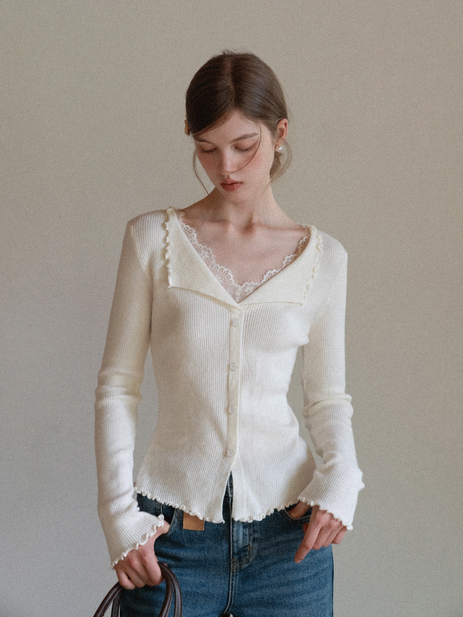 

Женский модный вязаный свитер Slim Fit с кружевным воротником, имитация двухслойности, весенний, для похудения, EGGKA, французский стиль, мягкий, плюшевый