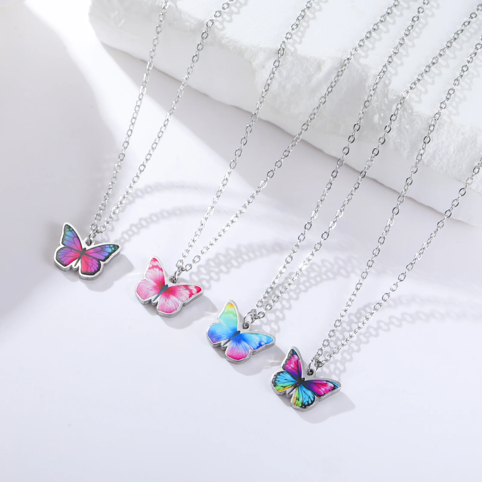 Cazador Bunte Mini-Schmetterlings-Halskette für Damen und Mädchen, Edelstahl, Goldfarben, modischer Tierschmuck, Geschenk, Großhandel 2026