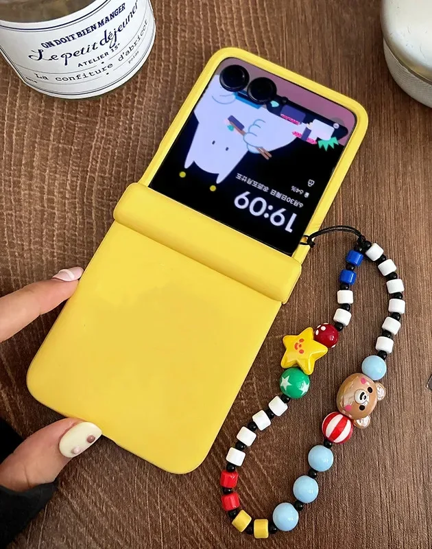 Cute Cartoon Bear Star Hand Chain Rope Yellow Hinge Protective Hinge Case Cover For Samsung Z Flip 8 Ultra 7 6 5 4 3 5G