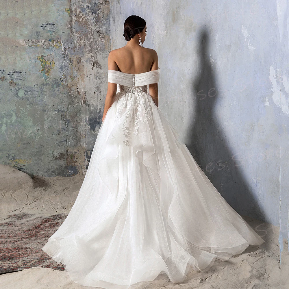 Abiti da sposa romantici da donna A Line eleganti Appliques abiti da sposa in pizzo affascinanti abiti senza schienale con spalle scoperte