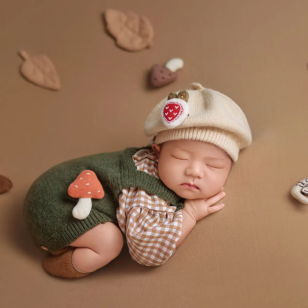0-1 Month Newborn Photography Props Lovely Accessories Mushroom Theme Gift Kintted Outfit with Beret and Plant Toy for Shooting