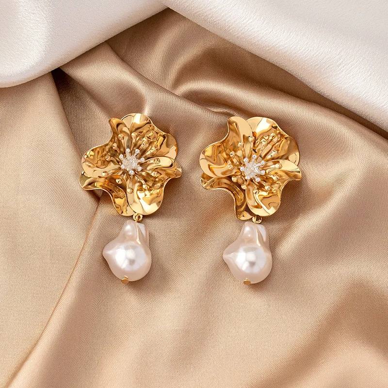 European and American hot selling new fashion flower earrings female temperament street shooting special-shaped pearl earrings