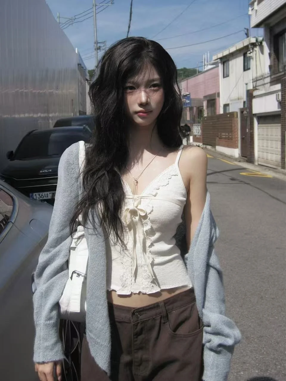 

Корейский вязаный кардиган с кружевной отделкой, простой универсальный осенний комплект из двух предметов для похудения, женский мягкий длинный свеч V-Ne Wa...